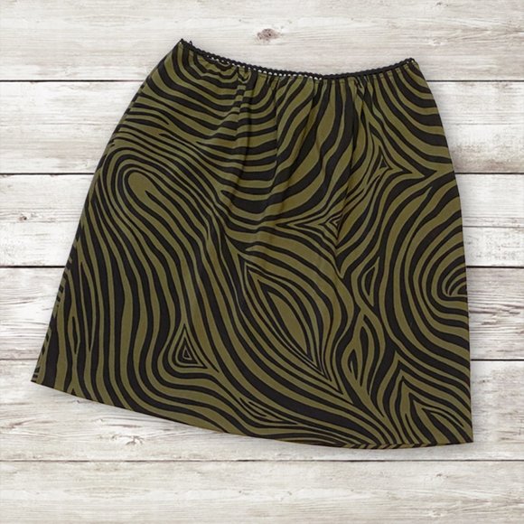 NWOT Lane Bryant Venezia Elastic Waist Pull-On Skirt in Olive & Black - Picture 2 of 2